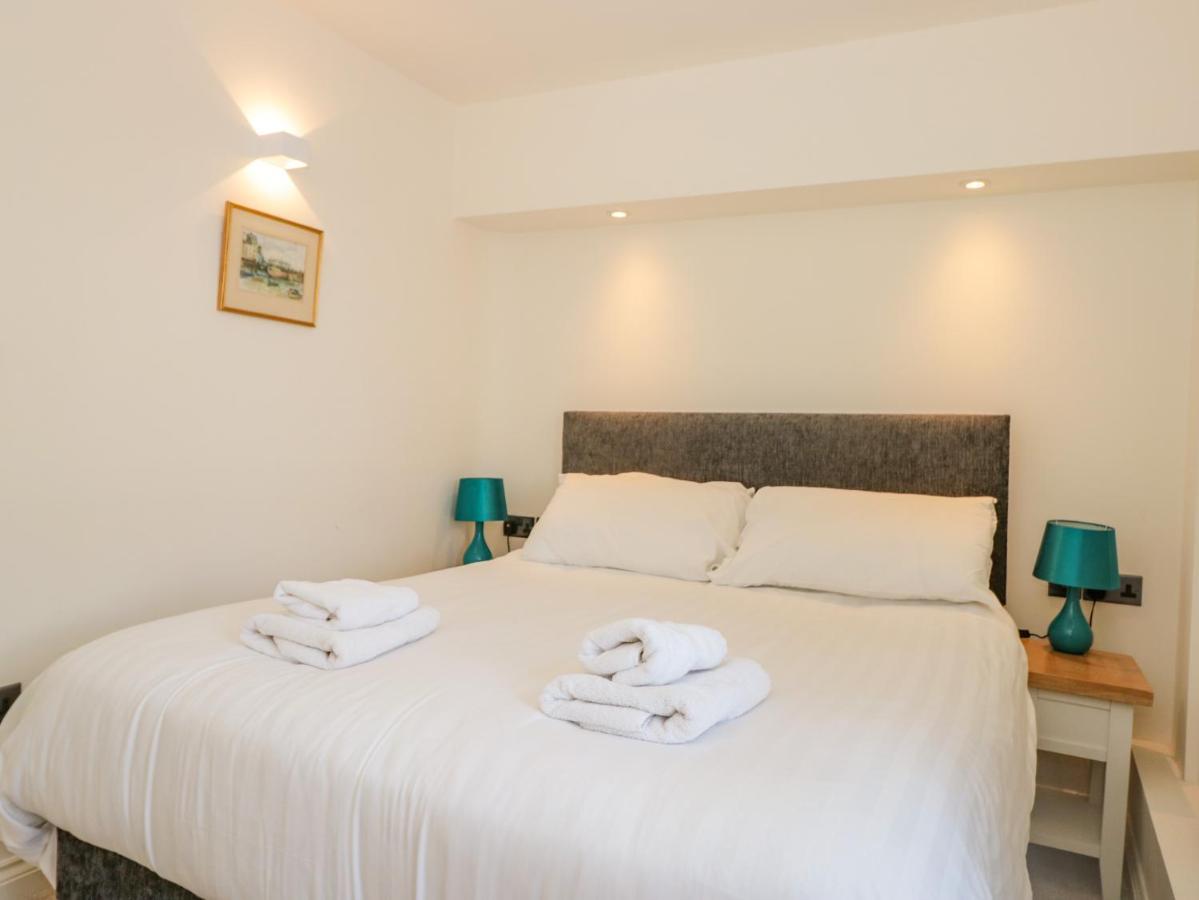 Bay View Apartment Brixham Exterior photo